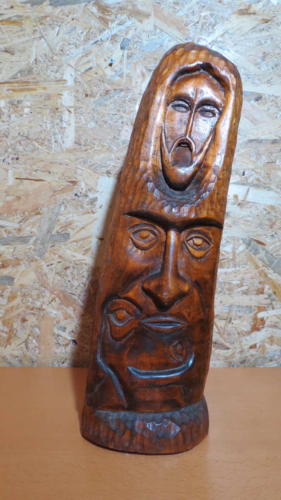 totem  sculptat - arte vizuale și accesorii  - sculptură - statuie lemn - Artynos.ro