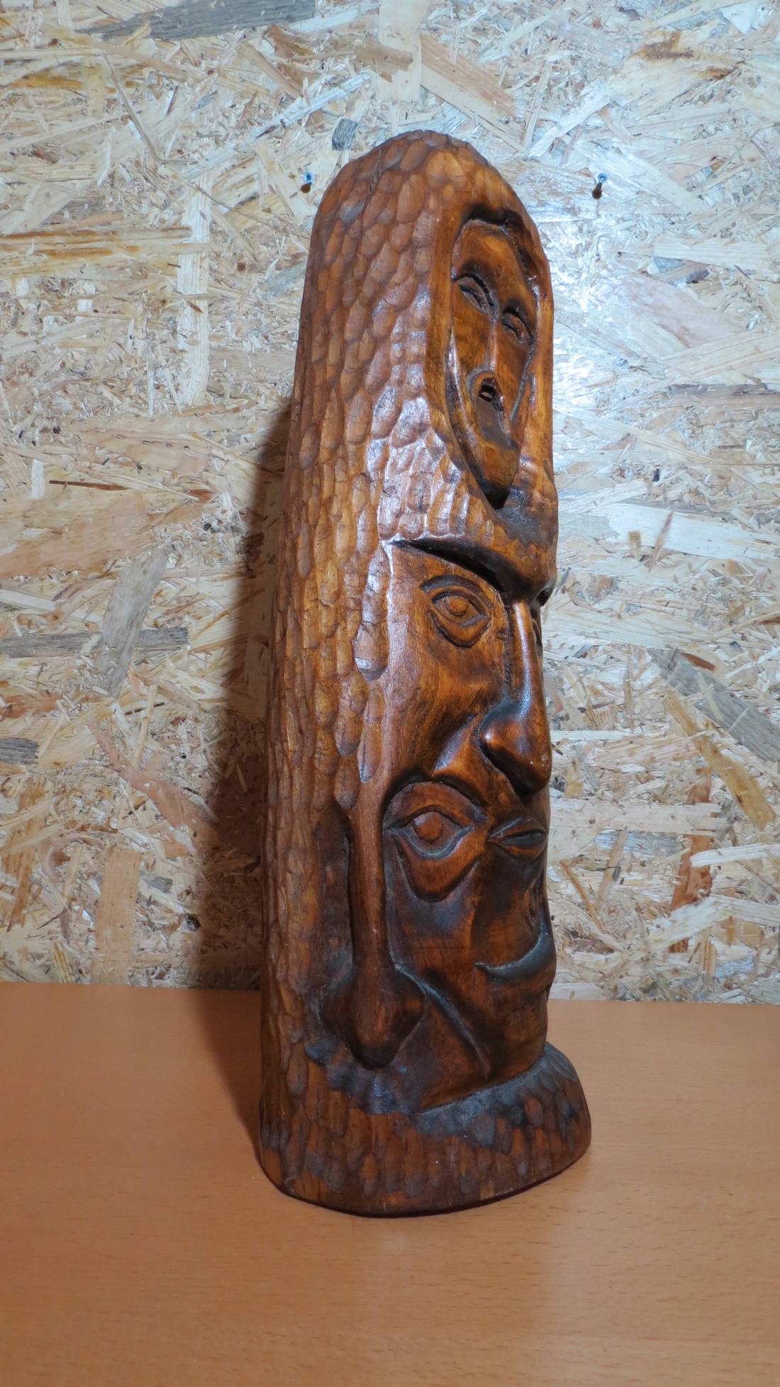 totem  sculptat - arte vizuale și accesorii  - sculptură - statuie lemn - Artynos.ro