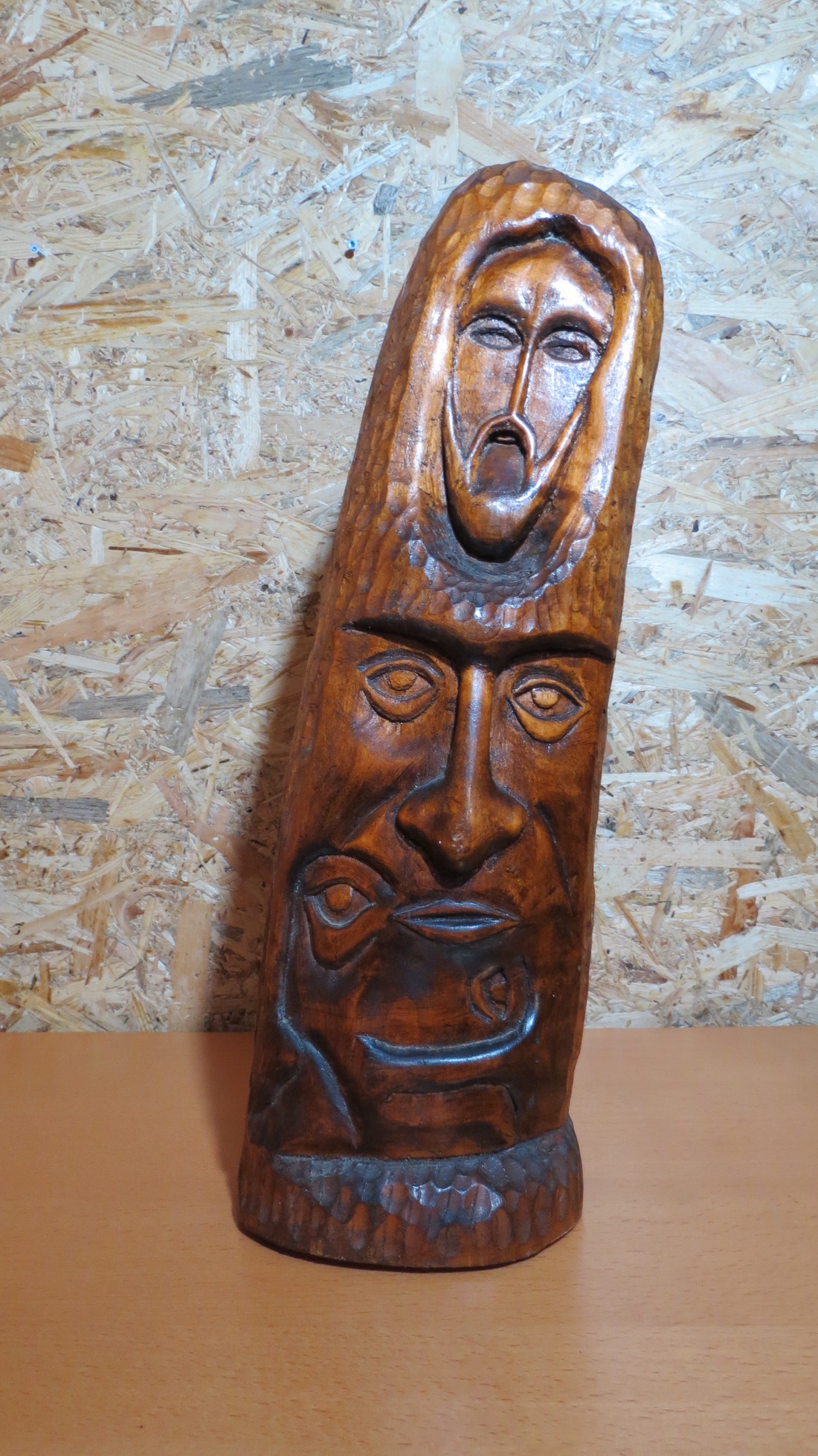 totem  sculptat - arte vizuale și accesorii  - sculptură - statuie lemn - Artynos.ro