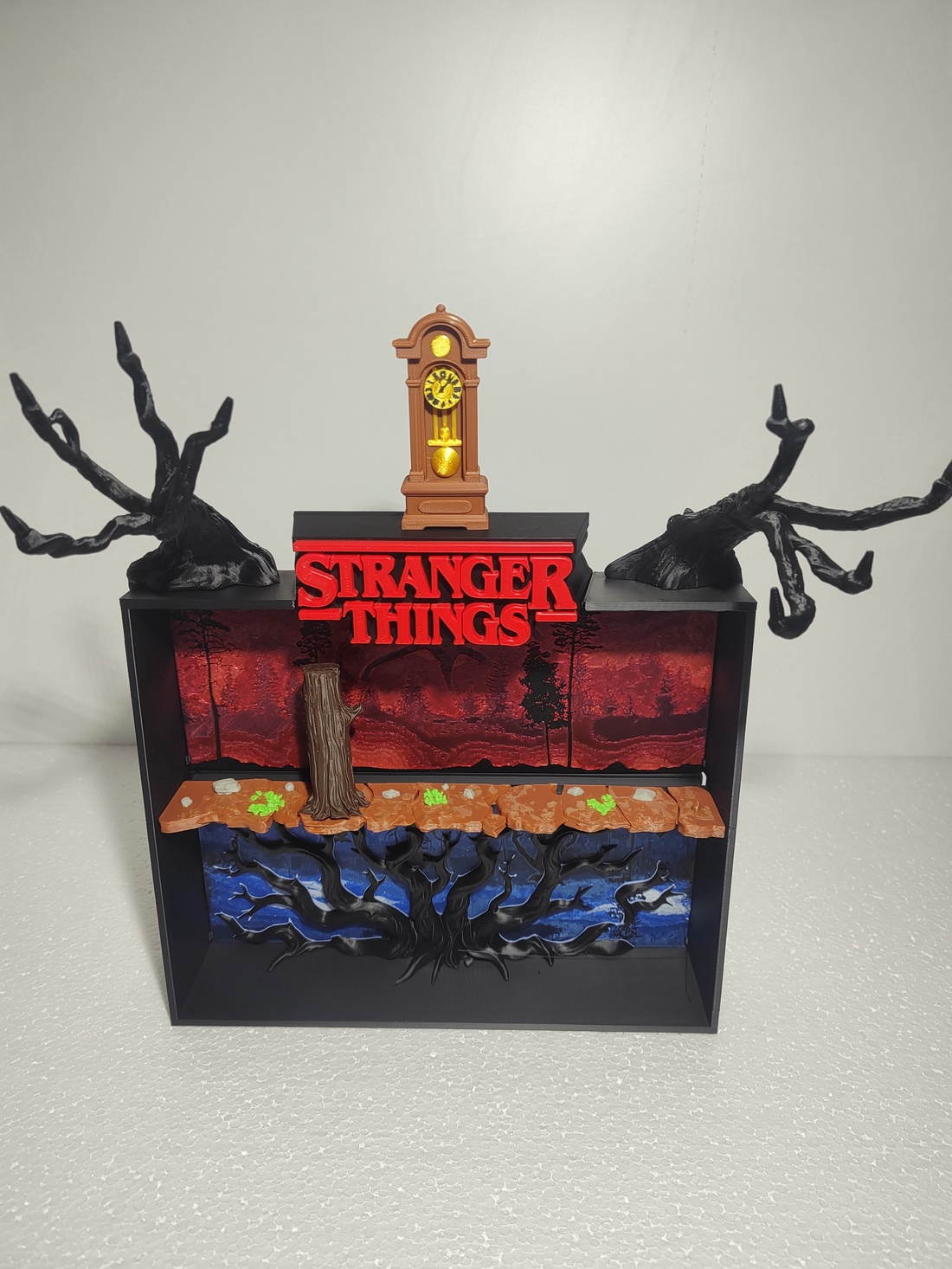 Suport figurine Stranger Things Kinder - casă & stil de viață - organizare & depozitare - organizator birou - Artynos.ro