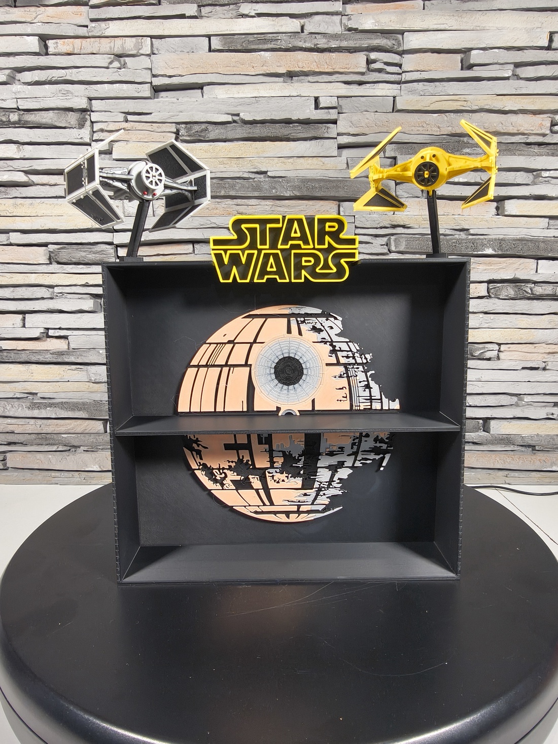 Suport figurine Star Wars Kinder Joy  - casă & stil de viață - organizare & depozitare - organizator birou - Artynos.ro