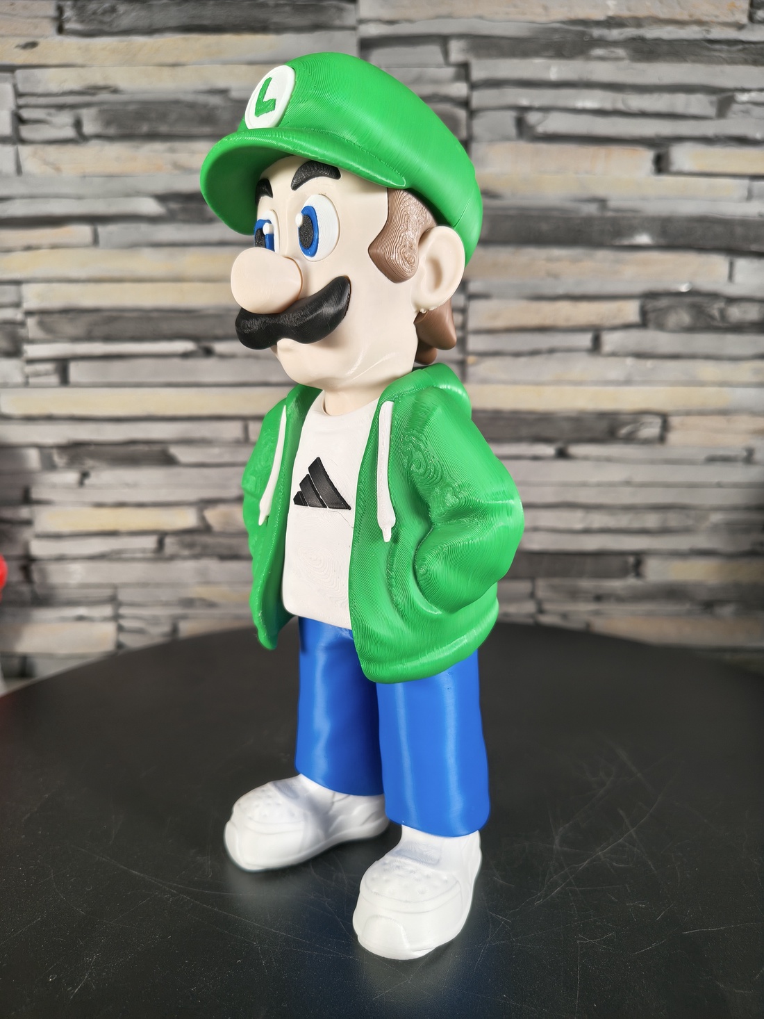 Figurină Luigi Urban Vibes � Art Toy Premium, Decor Modern, Cadou pentru Copii - accessorii și unelte - accesorii decorative - figurine - Artynos.ro