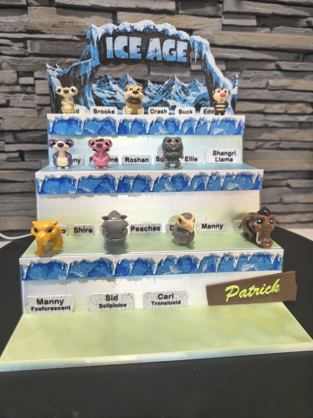  Suport / display Ice Age pentru figurine Kaufland � personalizabil - casă & stil de viață - organizare & depozitare - organizator birou - Artynos.ro