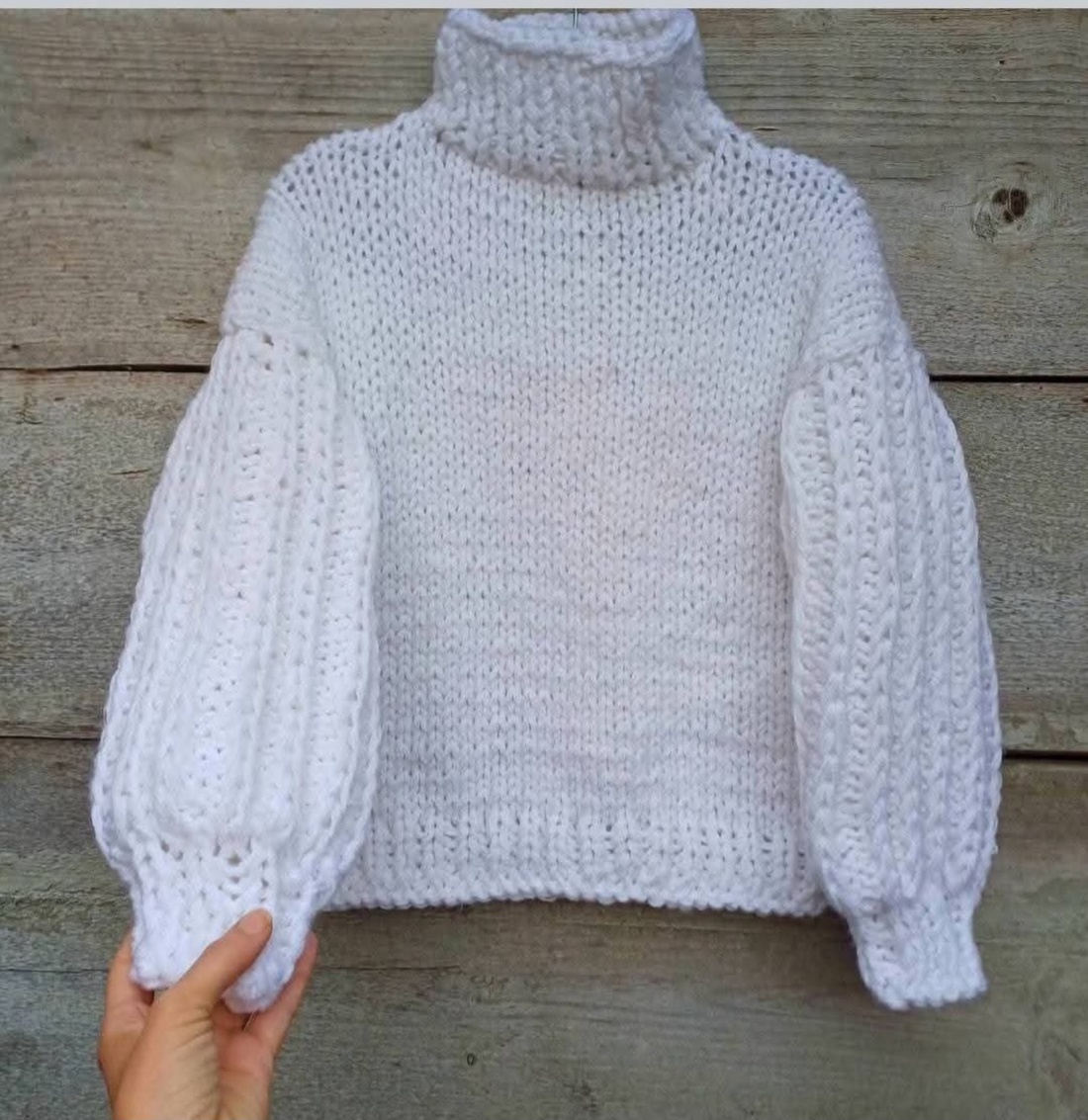 Pulover pufos alb - îmbrăcăminte și modă - haine damă - bluze damă - Artynos.ro