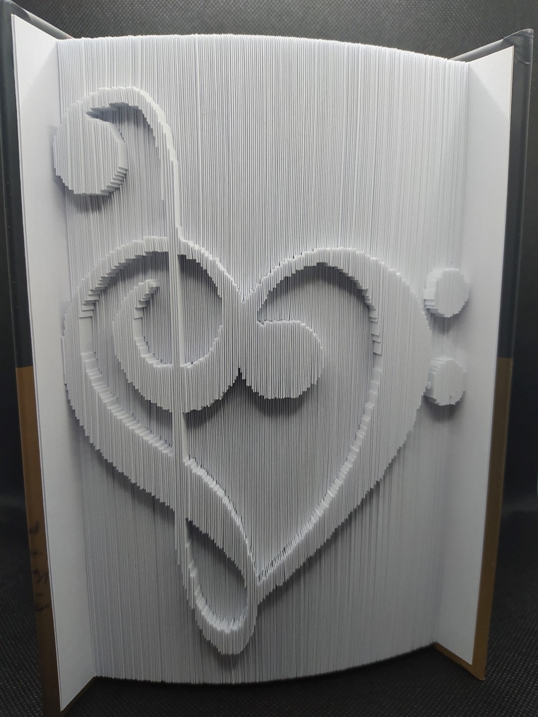 Notă sculptură carte inimă - casă & stil de viață - accesorii pentru decorat casa - decorațiuni de masă și decorațiuni pentru rafturi  - sculptură de carte, carte pliată - Artynos.ro