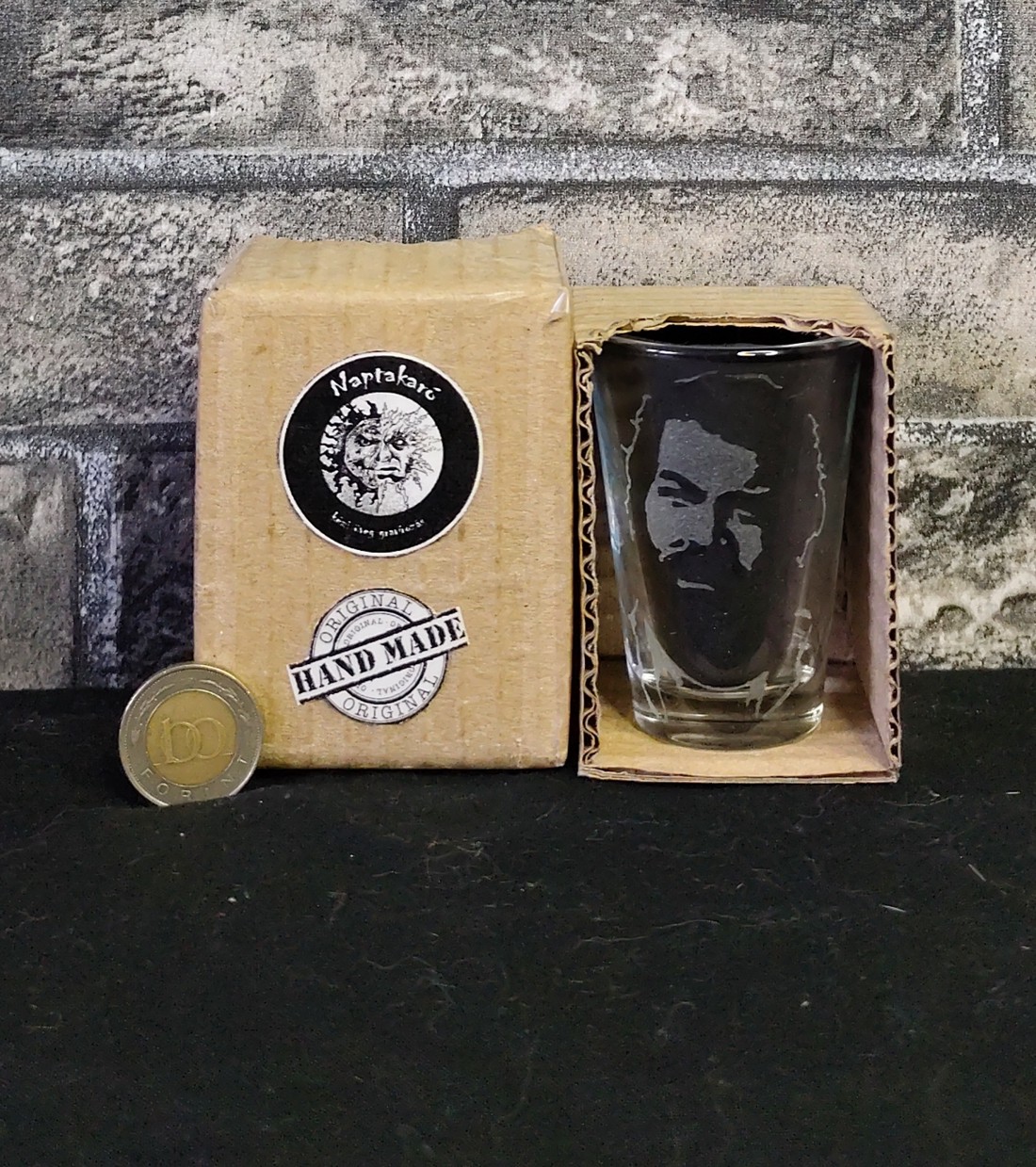 Pahar de băuturi spirtoase din sticlă, cu model Bud Spencer, gravat manual  -  - Artynos.ro