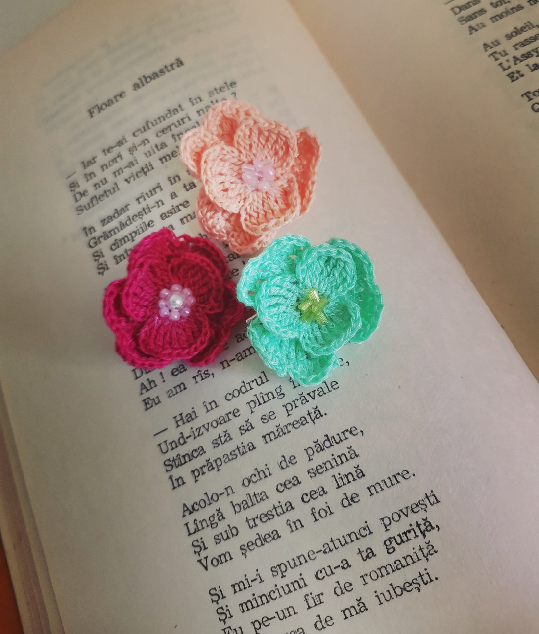 Brosa croșetata  - bijuterii - broșe - Artynos.ro