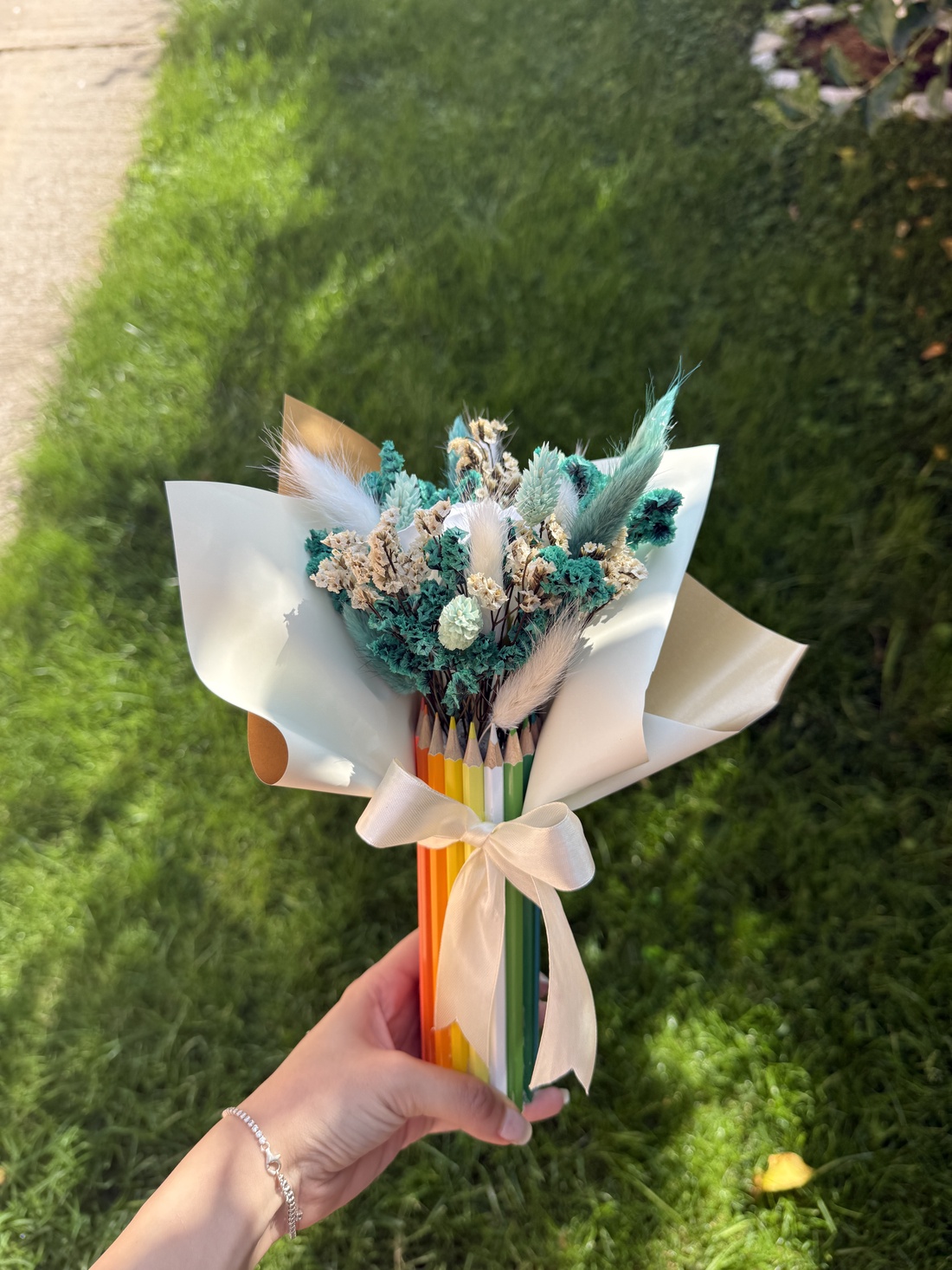 aranjament cu flori și creioane - casă & stil de viață - accesorii pentru decorat casa - suport de flori - accesorii florale - Artynos.ro aranjament cu flori și creioane - casă & stil de viață - accesorii pentru decorat casa - suport de flori - accesorii florale - Artynos.ro