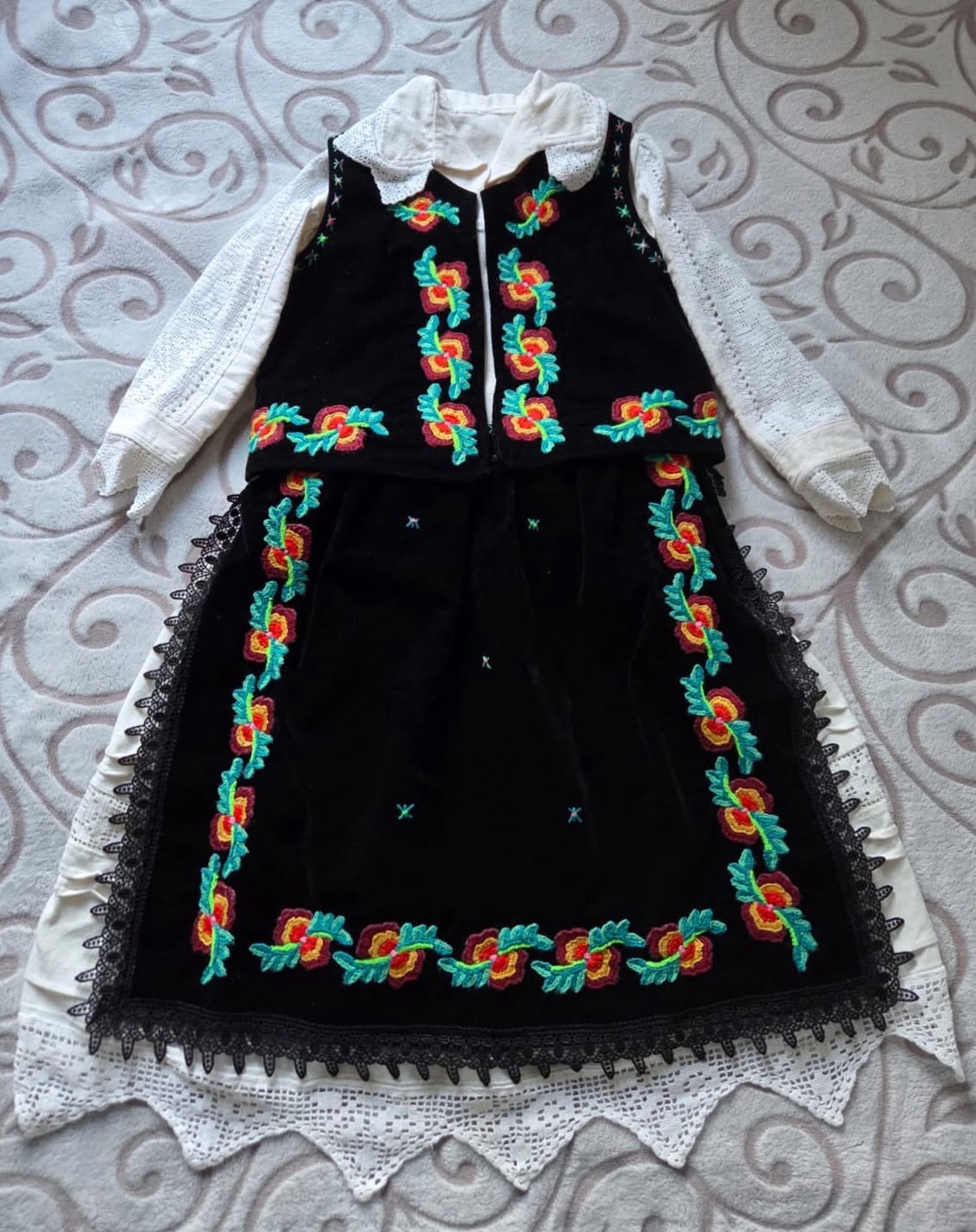 Costum Popular Bihor - îmbrăcăminte și modă - haine damă - blazer și costum - Artynos.ro