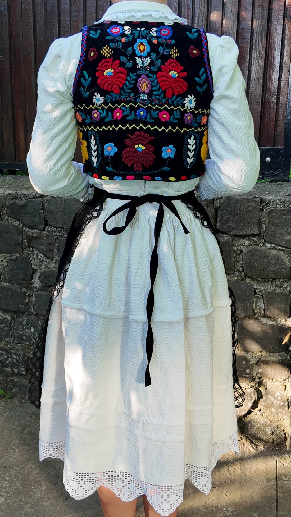 Costum Popular Bihor - îmbrăcăminte și modă - haine damă - blazer și costum - Artynos.ro