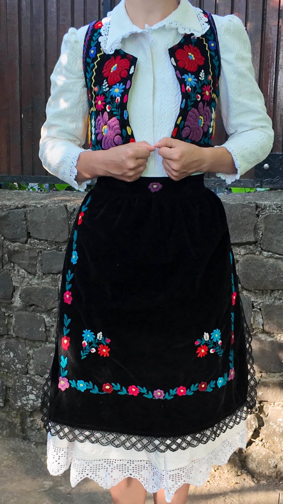 Costum Popular Bihor - îmbrăcăminte și modă - haine damă - blazer și costum - Artynos.ro