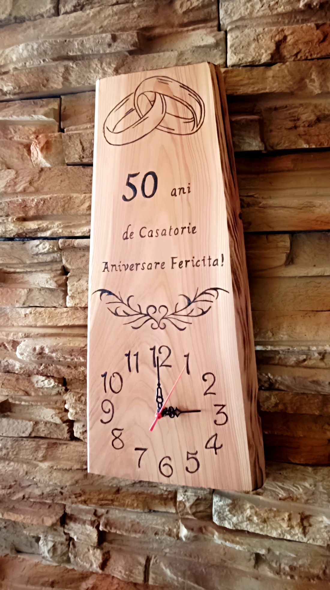 Ceas de perete din lemn pentru a 50-a aniversare a nunții în limba română - casă & stil de viață - accesorii pentru decorat casa - decorațiuni de pereți, decorațiuni suspendate - ceasuri de perete - Artynos.ro Ceas de perete din lemn pentru a 50-a aniversare a nunții în limba română - casă & stil de viață - accesorii pentru decorat casa - decorațiuni de pereți, decorațiuni suspendate - ceasuri de perete - Artynos.ro