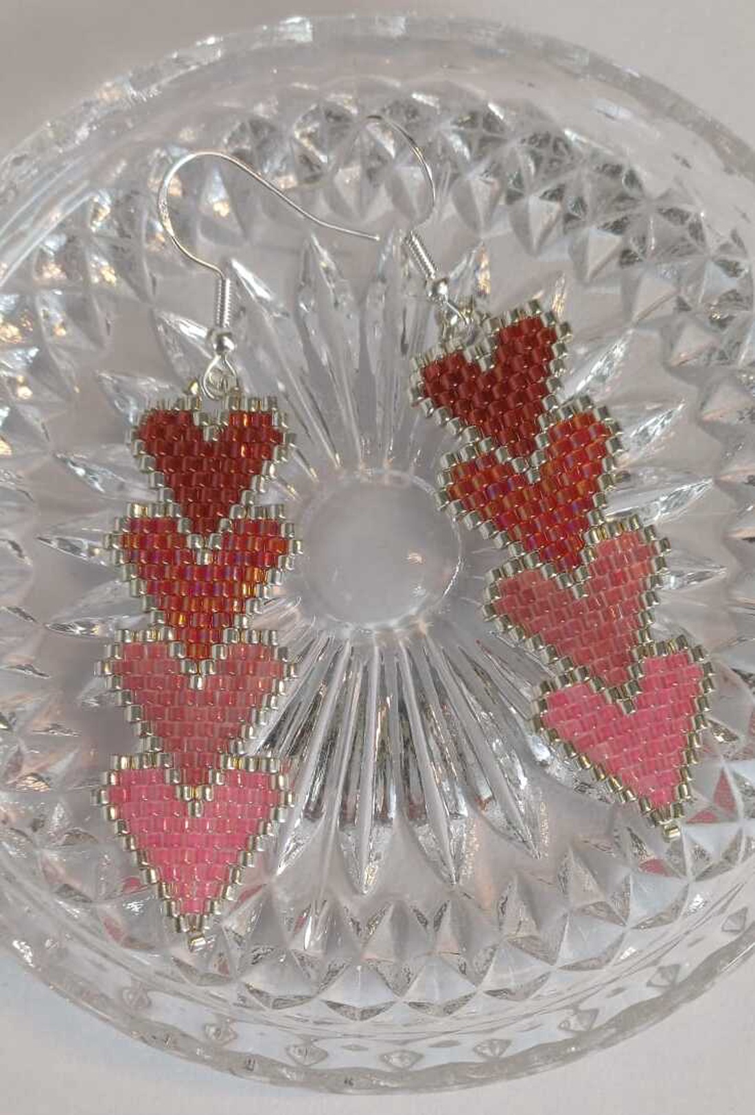 Cercei margele inimi - bijuterii - cercei - cercei agățați - Artynos.ro Cercei margele inimi - bijuterii - cercei - cercei agățați - Artynos.ro