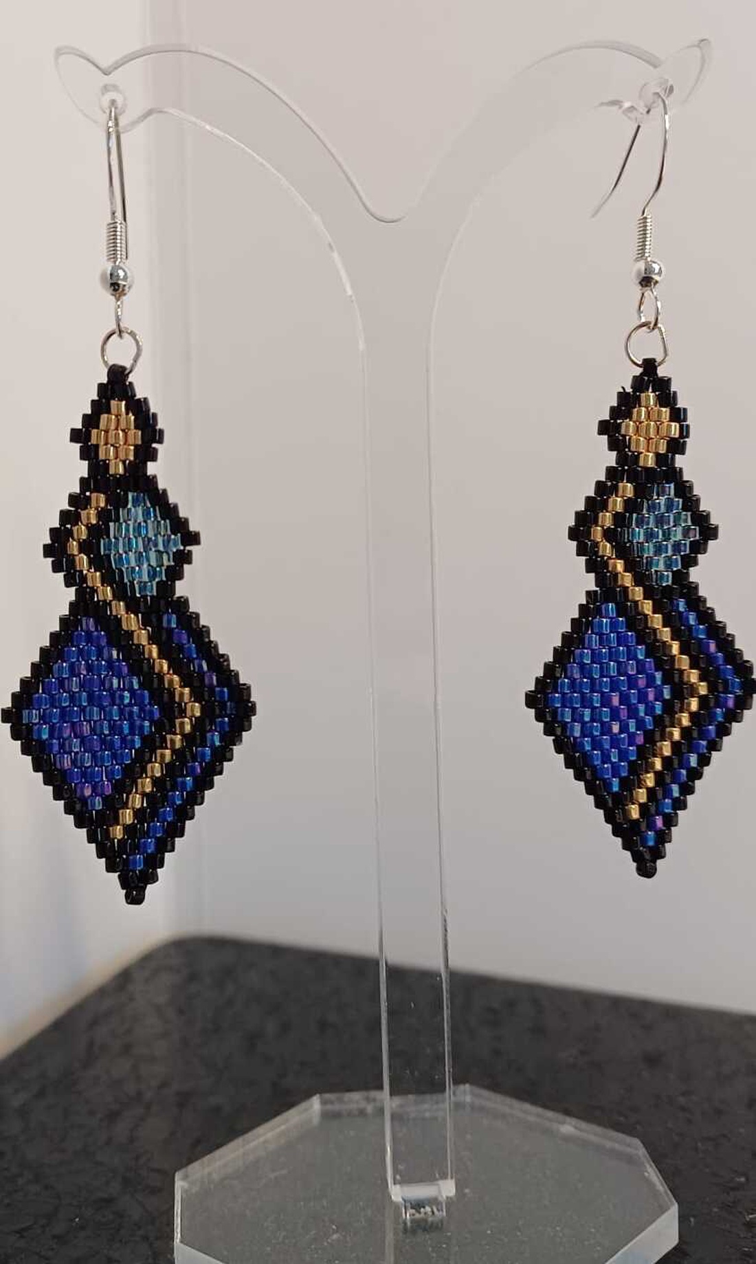 Cercei margele forme geometrice - bijuterii - cercei - cercei agățați - Artynos.ro Cercei margele forme geometrice - bijuterii - cercei - cercei agățați - Artynos.ro