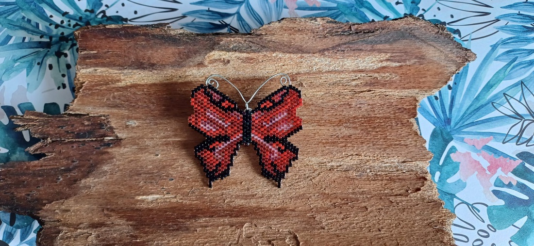 Brosa margele fluture - bijuterii - broșă, insigne - insigne - Artynos.ro Brosa margele fluture - bijuterii - broșă, insigne - insigne - Artynos.ro