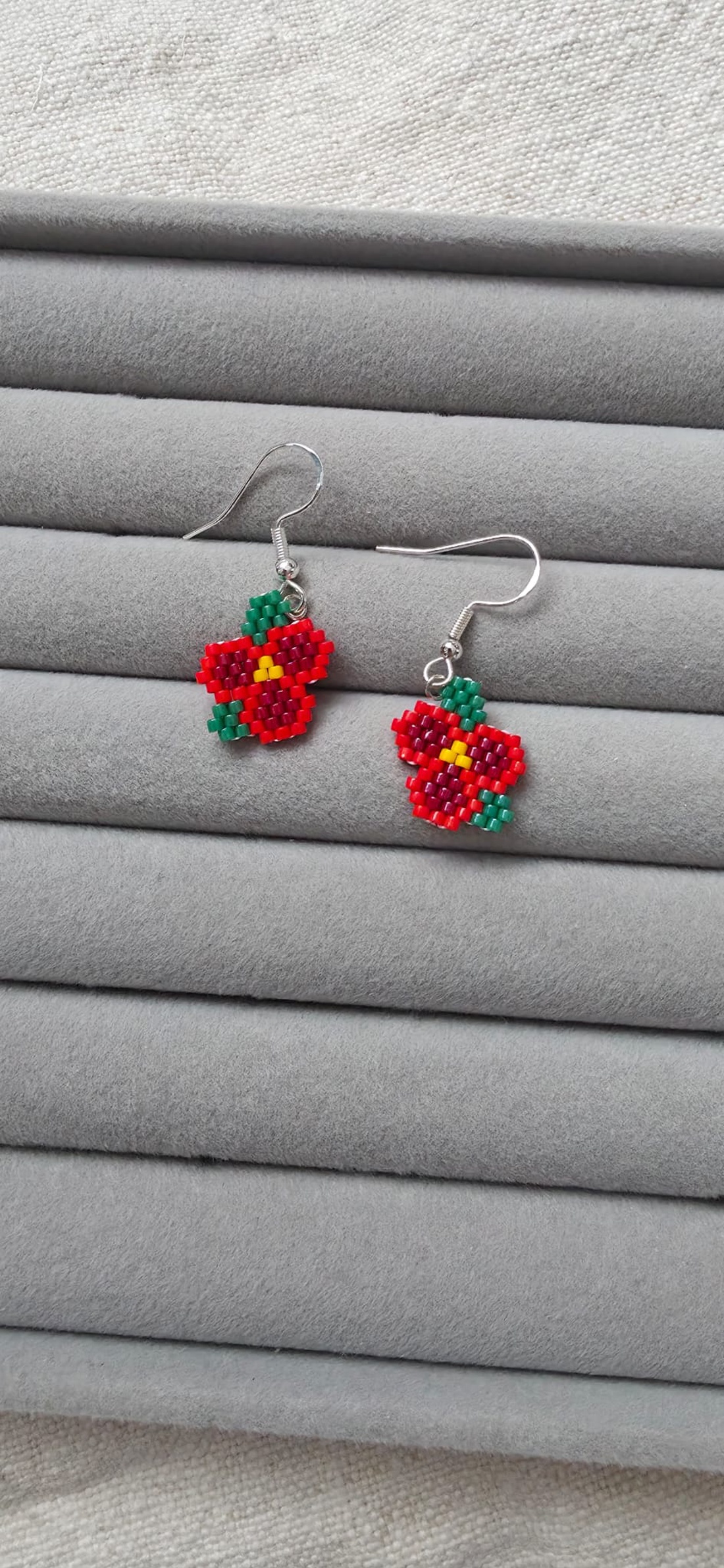 Cercei panseluța rosie - bijuterii - cercei - cercei din mărgele - Artynos.ro