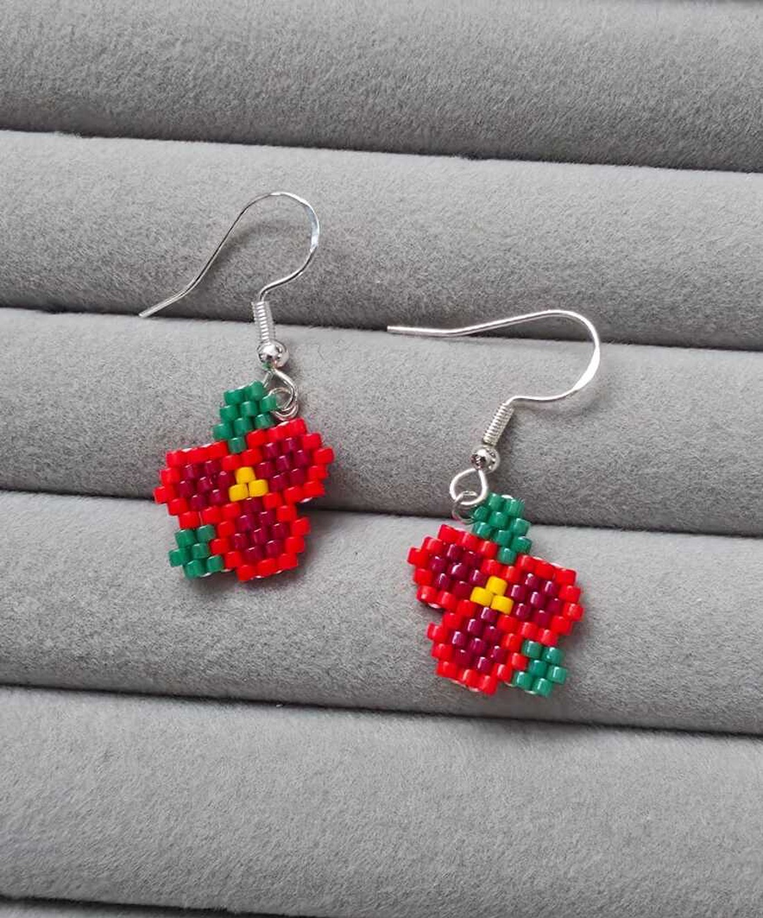 Cercei panseluța rosie - bijuterii - cercei - cercei din mărgele - Artynos.ro