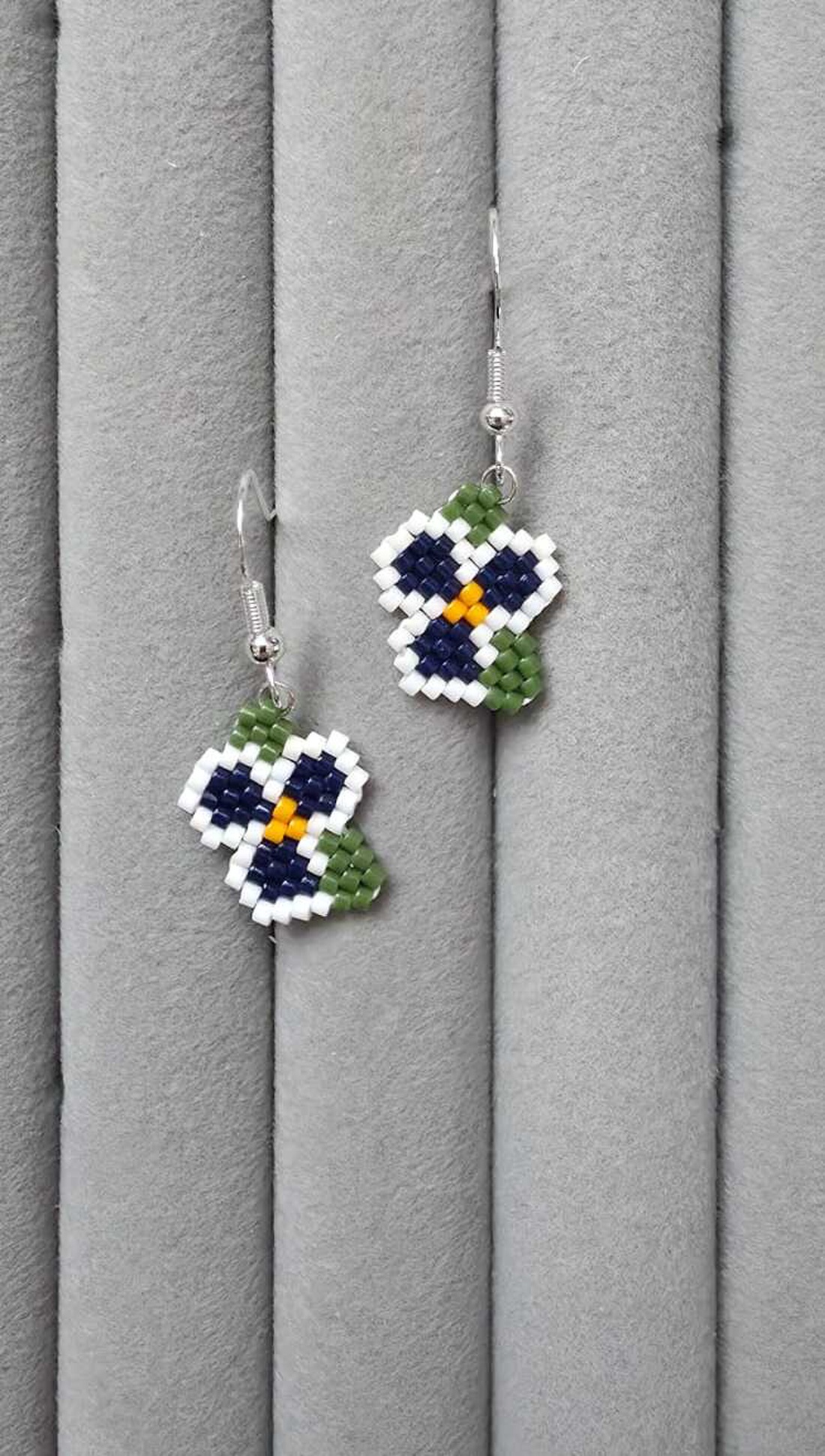 Cercei panseluța rosie - bijuterii - cercei - cercei din mărgele - Artynos.ro