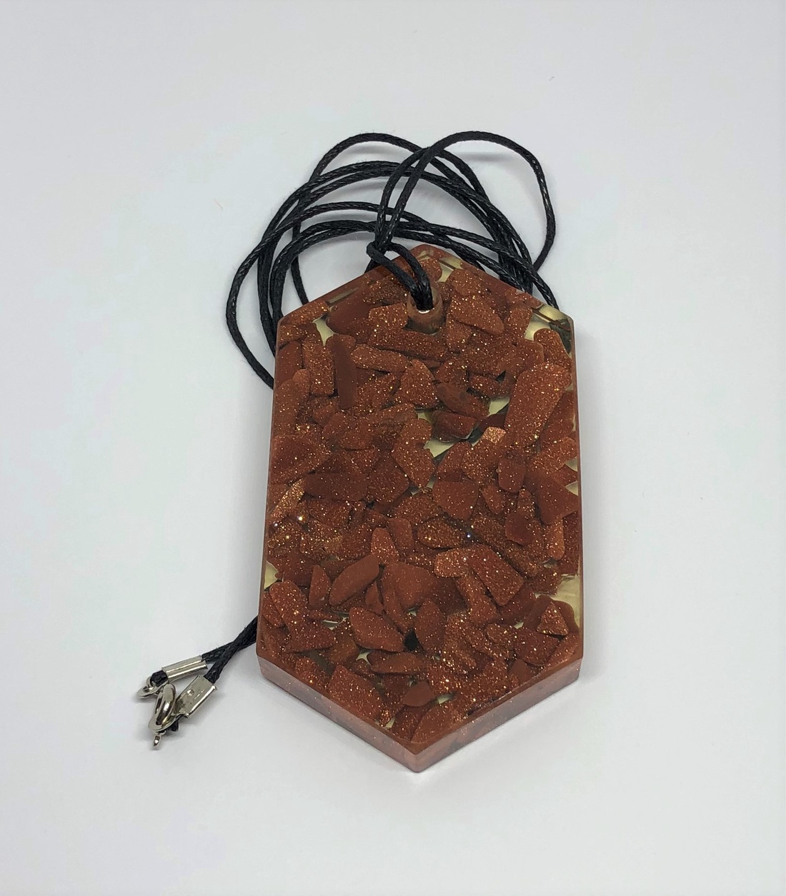 Scutul stralucirii - bijuterii - coliere - pandative - Artynos.ro