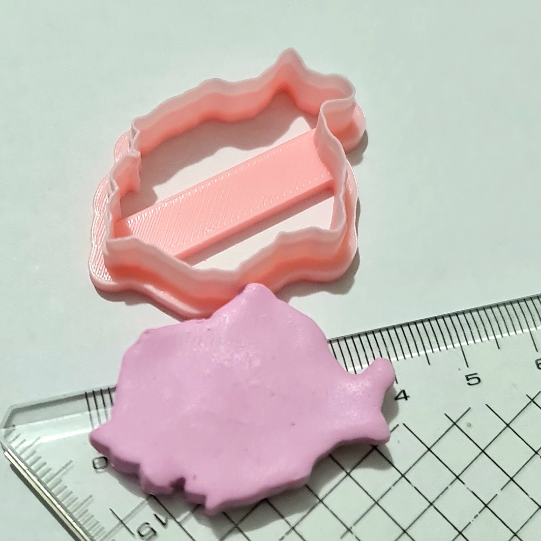 Decupator Harta României 4cm - accessorii și unelte - plastilină - modelare fimo - Artynos.ro Decupator Harta României 4cm - accessorii și unelte - plastilină - modelare fimo - Artynos.ro