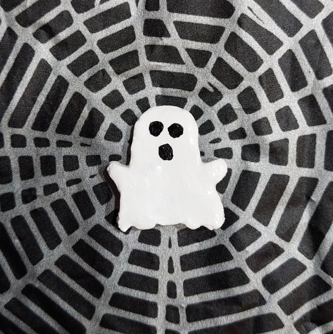 Brosa Halloween Fantoma - casă & stil de viață - accesorii pentru decorat casa - halloween - tot ce ai nevoie pentru petrecere! - bijuterii halloween - Artynos.ro Brosa Halloween Fantoma - casă & stil de viață - accesorii pentru decorat casa - halloween - tot ce ai nevoie pentru petrecere! - bijuterii halloween - Artynos.ro