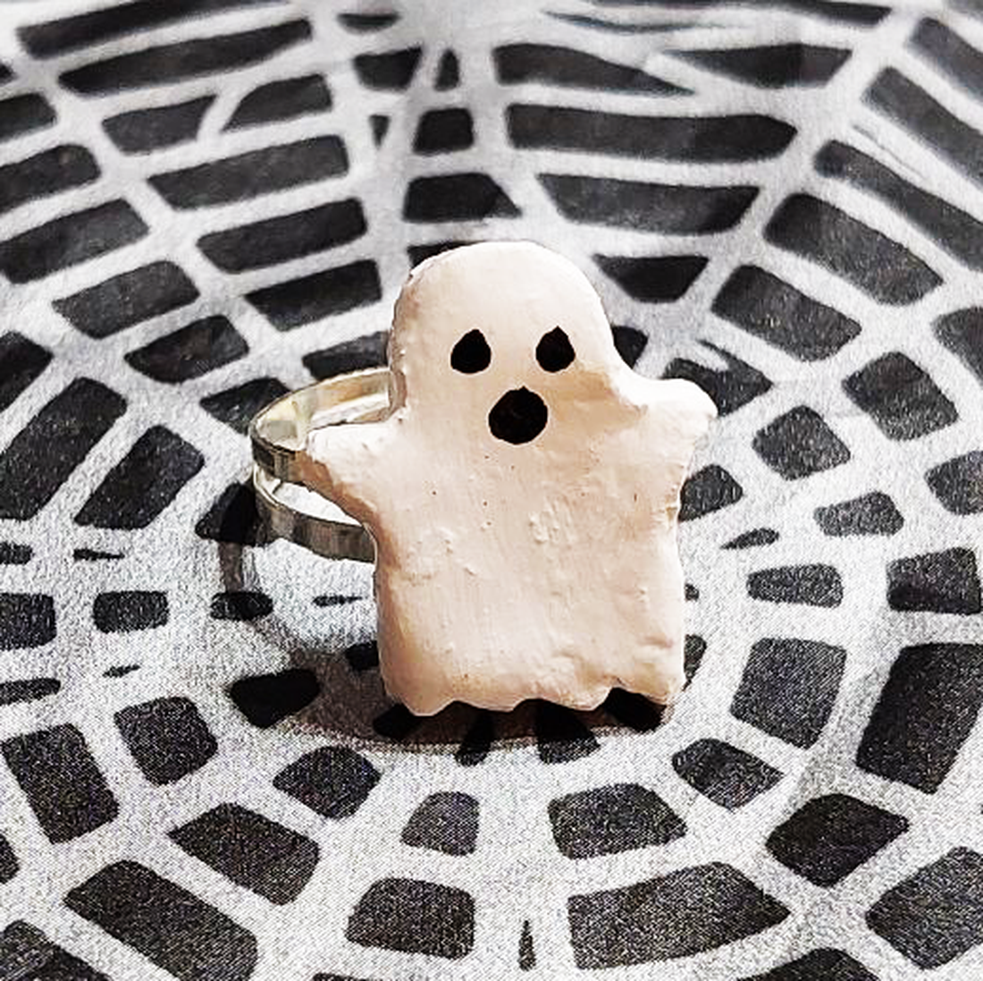 Inel Halloween Fantoma - casă & stil de viață - accesorii pentru decorat casa - halloween - tot ce ai nevoie pentru petrecere! - bijuterii halloween - Artynos.ro Inel Halloween Fantoma - casă & stil de viață - accesorii pentru decorat casa - halloween - tot ce ai nevoie pentru petrecere! - bijuterii halloween - Artynos.ro