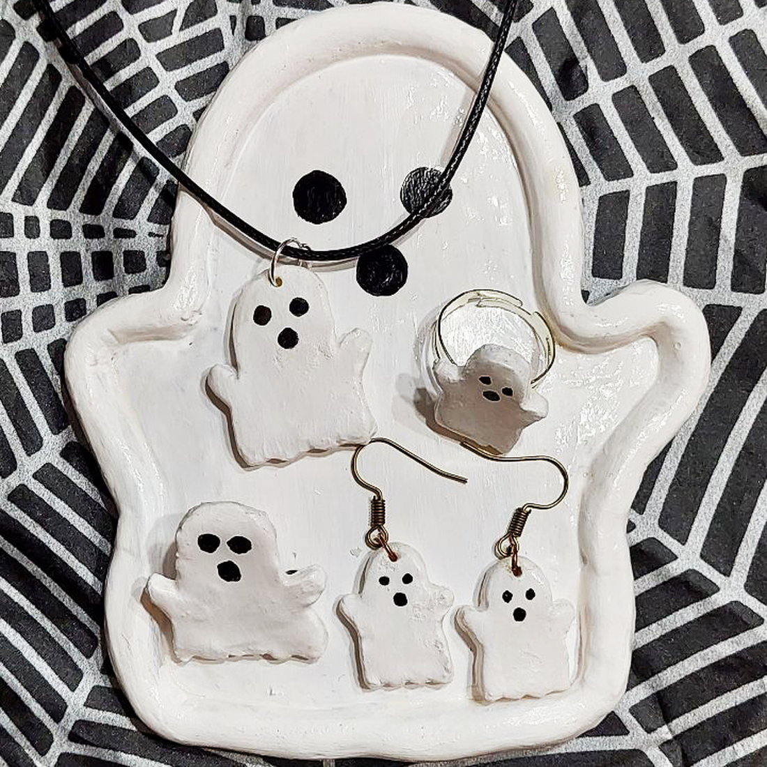 Tava pentru Bijuterii Halloween Fantoma - casă & stil de viață - accesorii pentru decorat casa - halloween - tot ce ai nevoie pentru petrecere! - ornamente de halloween - Artynos.ro Tava pentru Bijuterii Halloween Fantoma - casă & stil de viață - accesorii pentru decorat casa - halloween - tot ce ai nevoie pentru petrecere! - ornamente de halloween - Artynos.ro