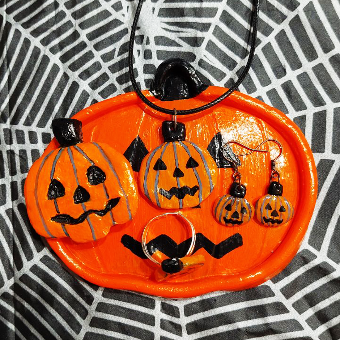 Tava pentru Bijuterii Halloween Dovleac - casă & stil de viață - accesorii pentru decorat casa - halloween - tot ce ai nevoie pentru petrecere! - ornamente de halloween - Artynos.ro Tava pentru Bijuterii Halloween Dovleac - casă & stil de viață - accesorii pentru decorat casa - halloween - tot ce ai nevoie pentru petrecere! - ornamente de halloween - Artynos.ro