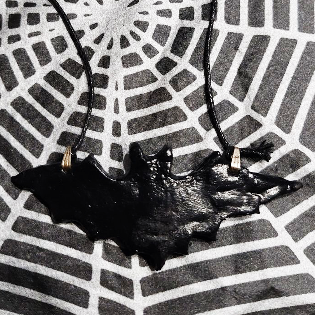 Pandantiv Halloween Liliac - casă & stil de viață - accesorii pentru decorat casa - halloween - tot ce ai nevoie pentru petrecere! - bijuterii halloween - Artynos.ro Pandantiv Halloween Liliac - casă & stil de viață - accesorii pentru decorat casa - halloween - tot ce ai nevoie pentru petrecere! - bijuterii halloween - Artynos.ro