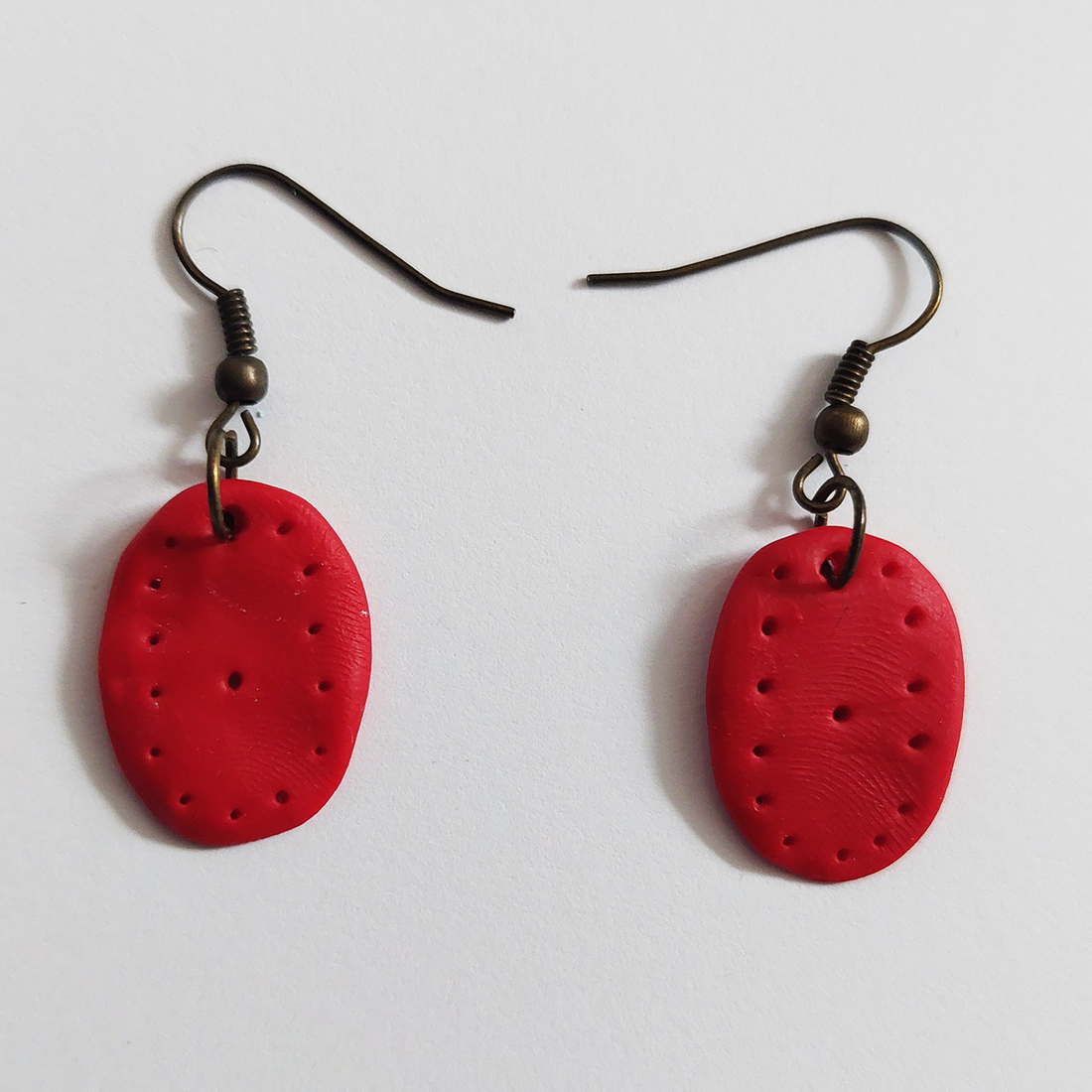 Cercei Rosii Fimo - bijuterii - cercei cu figurine - Artynos.ro Cercei Rosii Fimo - bijuterii - cercei cu figurine - Artynos.ro