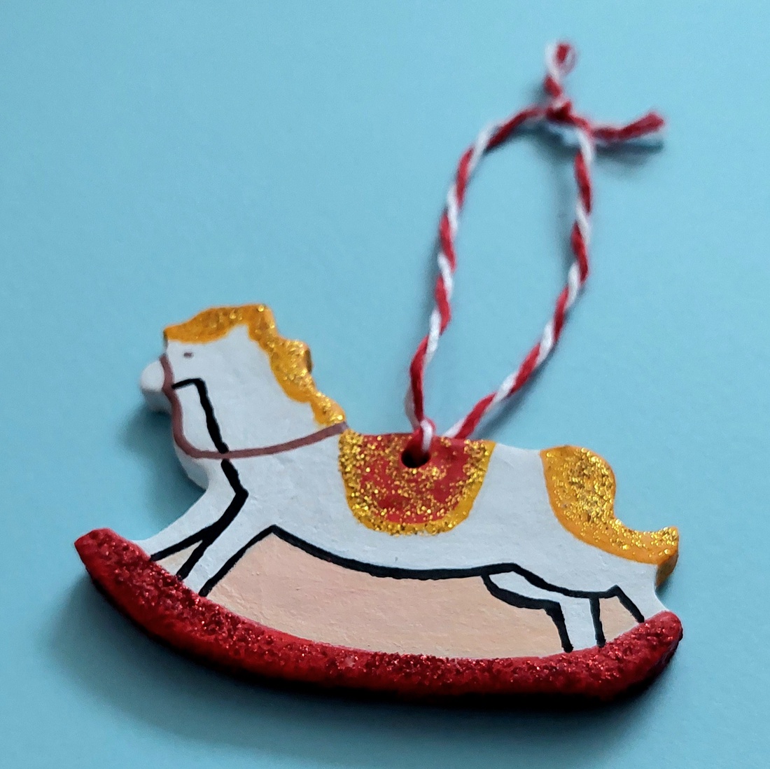 Decorațiune Handmade Brad Crăciun Căluț Balansoar din lut polimeric - crăciun - decorațiuni de crăciun de casă - figurine pentru pomul de crăciun - Artynos.ro