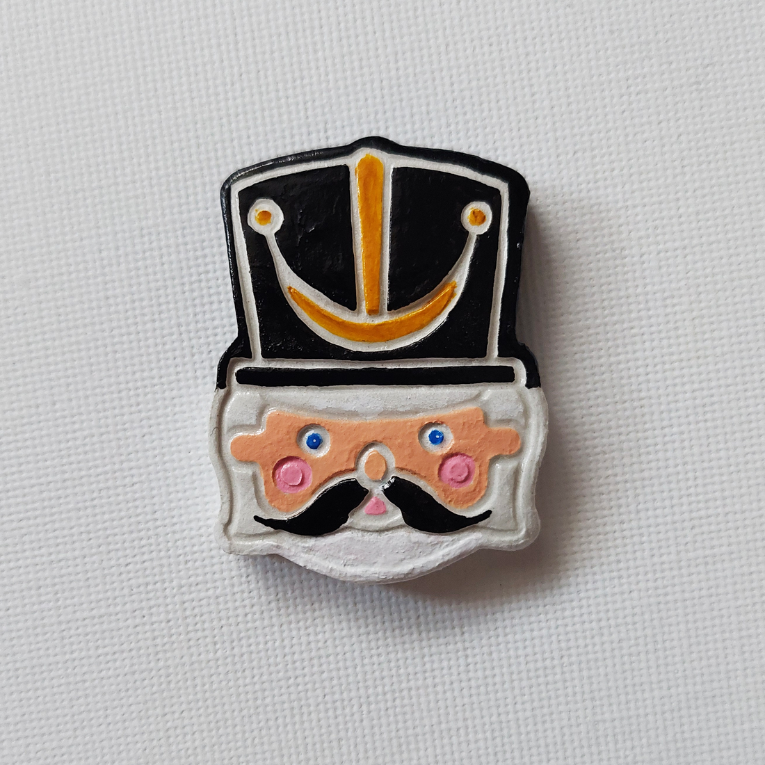 Brosa Handmade Brad Craciun Spargatorul de Nuci din lut polimeric - crăciun - cadouri de moș crăciun - cadouri de moș crăciun - Artynos.ro