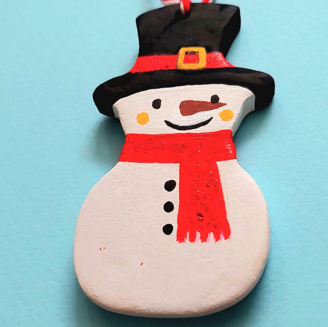 Decorațiune Handmade Brad Craciun Om de Zapada din lut polimeric - crăciun - decorațiuni de crăciun de casă - figurine pentru pomul de crăciun - Artynos.ro