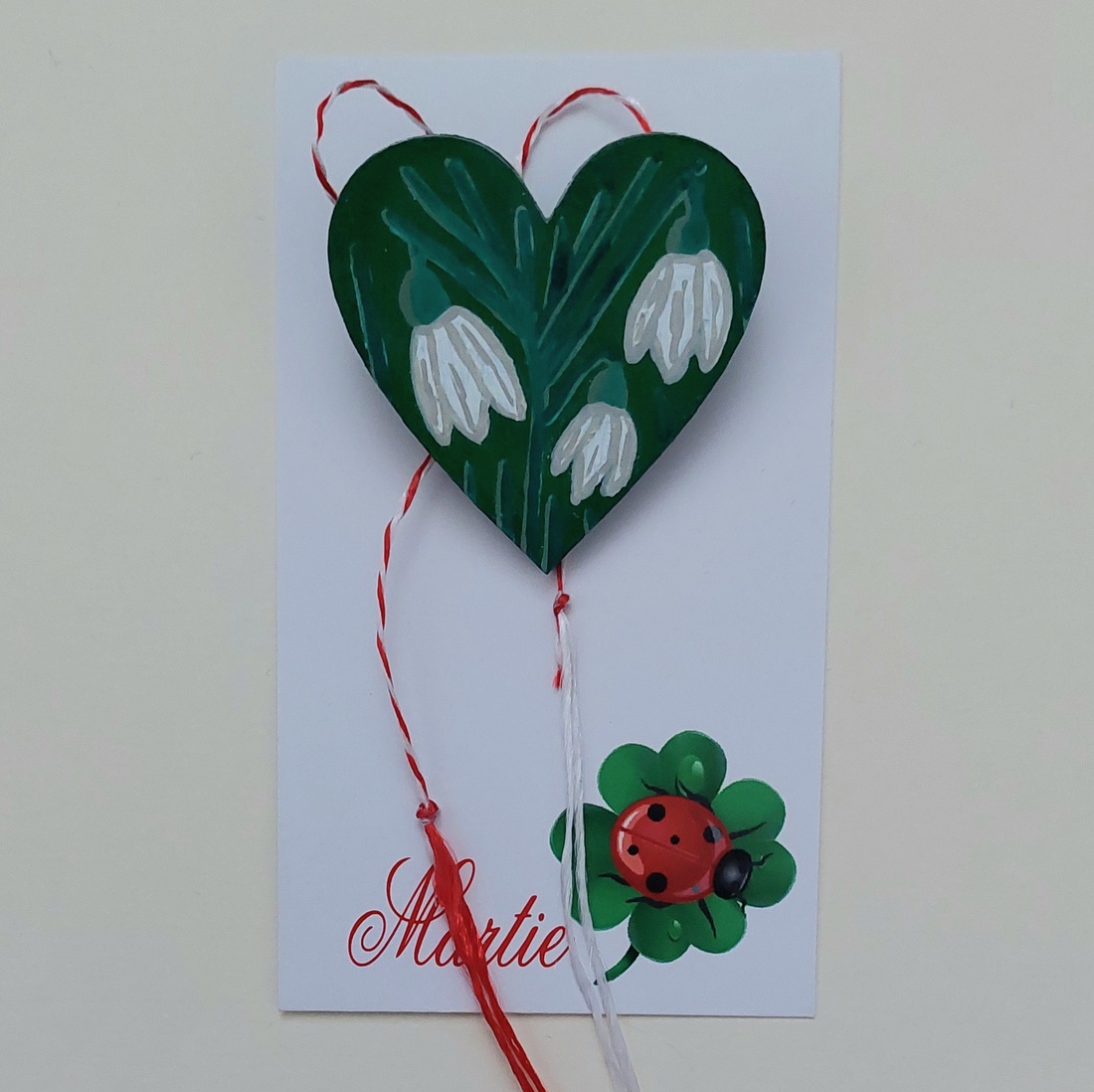 Mărțișor Handmade Broșă Ghiocei Pictată cu Acrilic pe Lemn - bijuterii - mărțișor - Artynos.ro