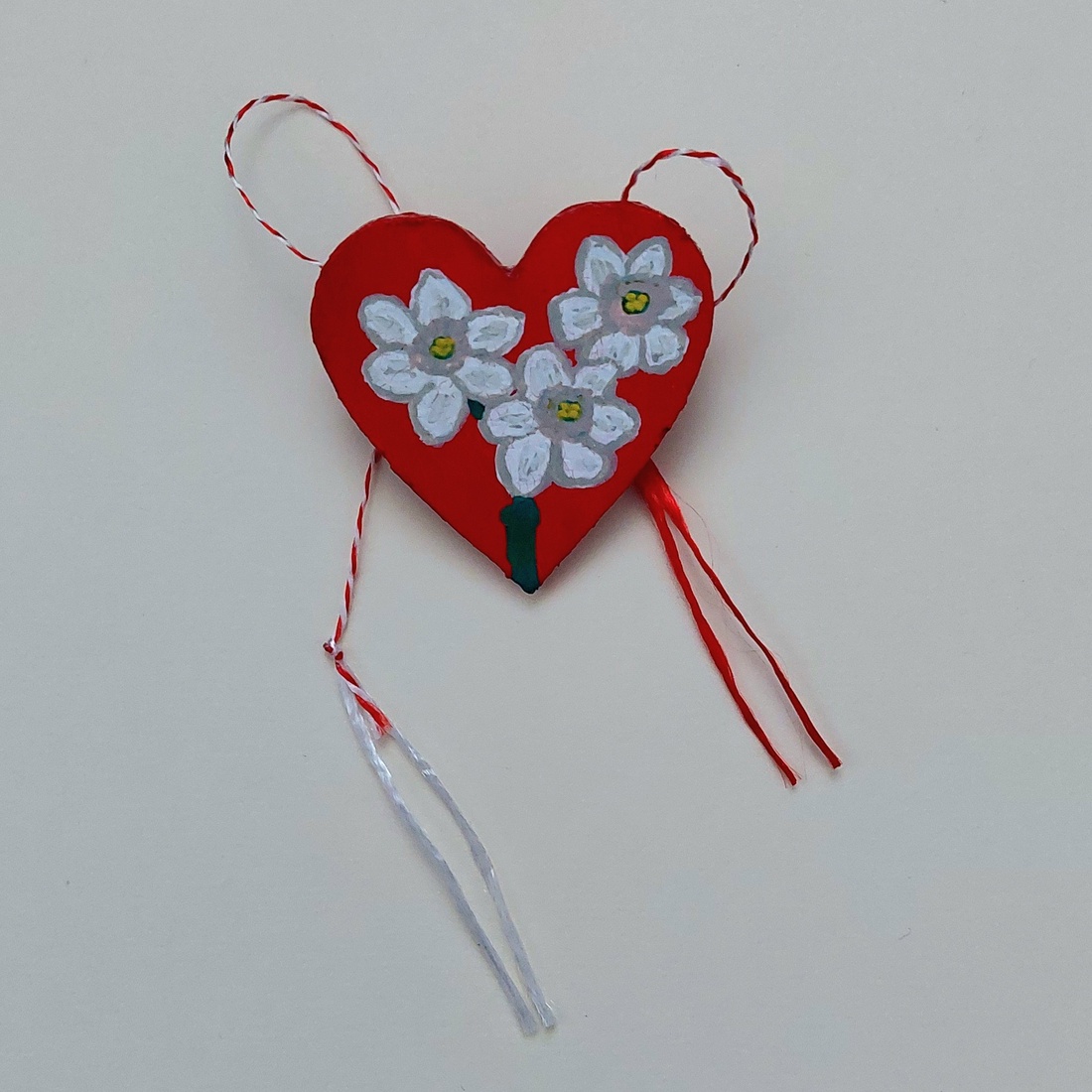 Mărțișor Handmade Broșă Narcise Pictată cu Acrilic pe Lemn - bijuterii - mărțișor - Artynos.ro