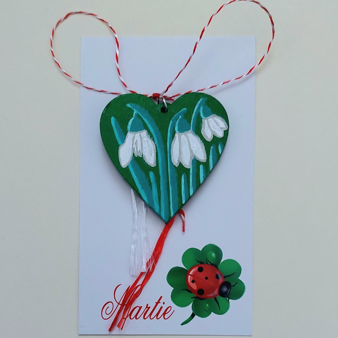 Mărțișor Handmade Pandantiv Ghiocei Pictat cu Acrilic pe Lemn - bijuterii - mărțișor - Artynos.ro