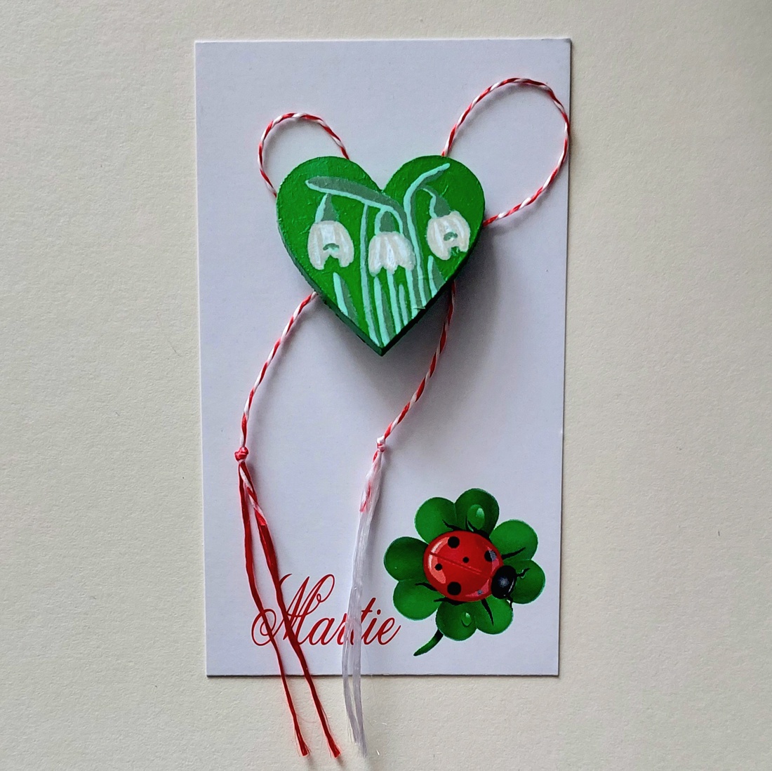 Mărțișor Handmade Broșă Ghiocei Pictată cu Acrilic pe Lemn - bijuterii - mărțișor - Artynos.ro