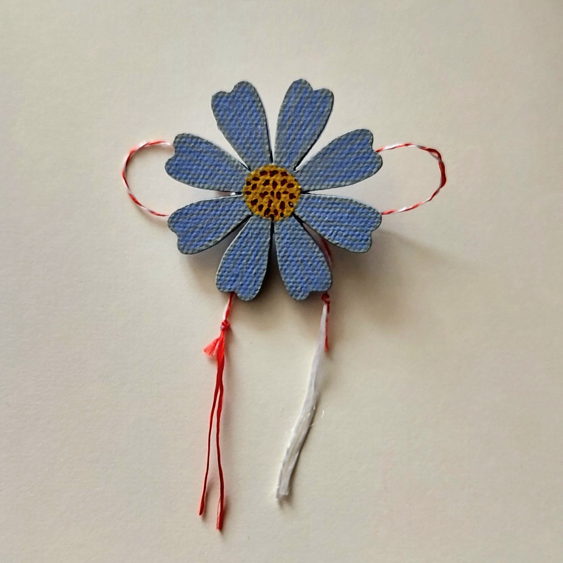 Mărțișor Handmade Broșă Floare Cosmos Violet Pictată cu Acrilice pe Lemn - bijuterii - mărțișor - Artynos.ro