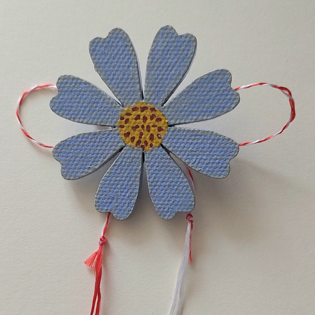 Mărțișor Handmade Broșă Floare Cosmos Violet Pictată cu Acrilice pe Lemn - bijuterii - mărțișor - Artynos.ro