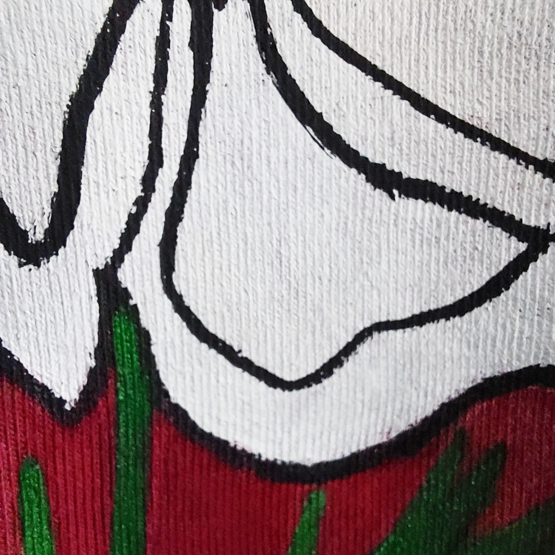Tricou Magenta Pictat Manual cu Anemone Albe - îmbrăcăminte și modă - haine damă - tricou și top de damă - Artynos.ro