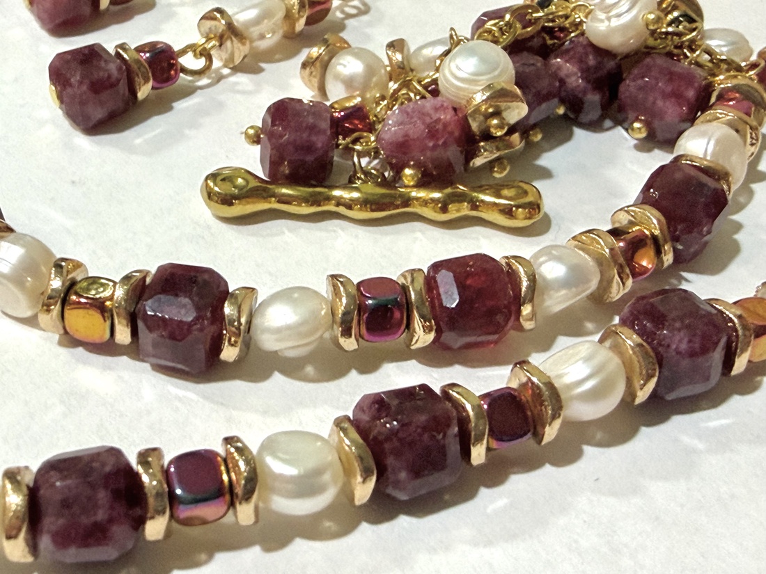 SETBURGUNDY ELEGANCEjad fațetat,perle de cultură,hematit electroplacat,accesorii placate cu aur,inox - bijuterii - seturi de bijuterii - Artynos.ro