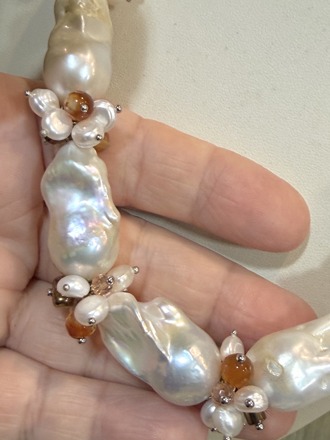 Set colier și cercei din perle baroc mari,perle cultura,agate,hematit,inoxWHITE TEMPTATION - bijuterii - seturi de bijuterii - Artynos.ro