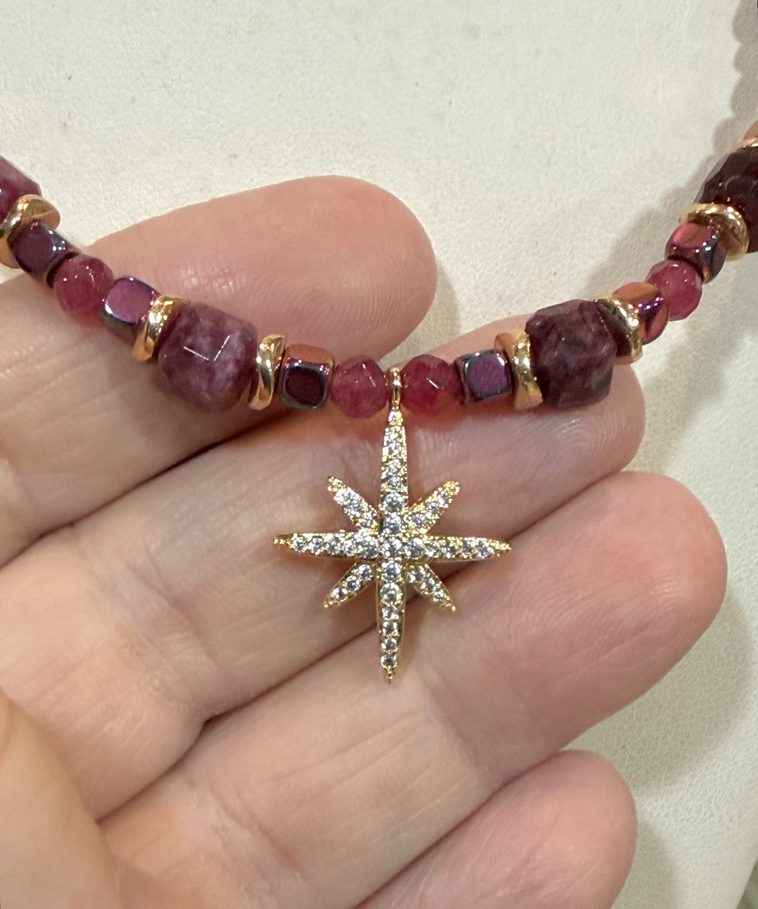 Colier finuț din agate fațetate,jad cuburi,hematit electroplacat,inoxRUBY SPELL - bijuterii - coliere - coliere din mărgele - Artynos.ro