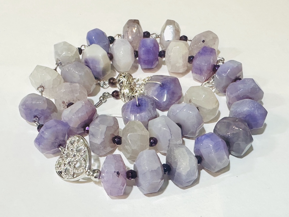 SET VIOLET GLOW-lucrat manual din agate,hematit,inox,accesorii placate cu argint - bijuterii - seturi de bijuterii - Artynos.ro