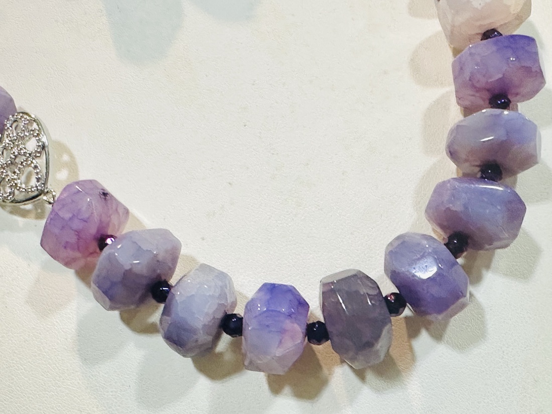 SET VIOLET GLOW-lucrat manual din agate,hematit,inox,accesorii placate cu argint - bijuterii - seturi de bijuterii - Artynos.ro