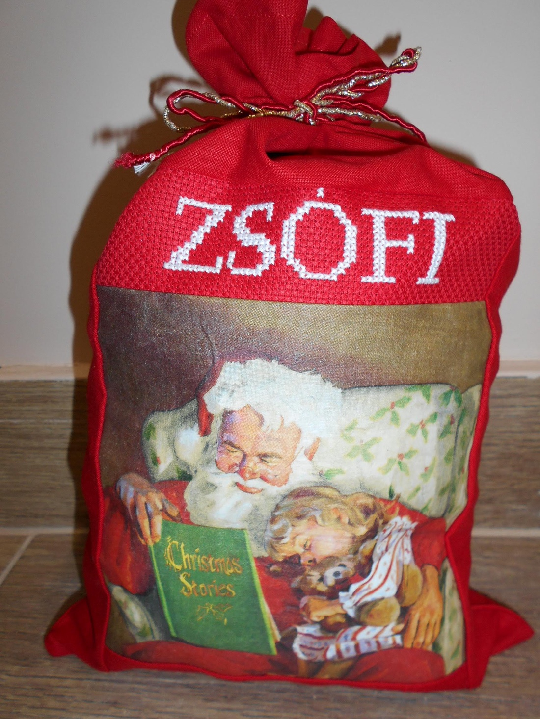 Egyedi, névre szóló Mikulászsák - accesorii de crăciun - cadou tematic de moș crăciun, decorațiuni - sacul lui moș crăciun, șosete, cizme - Artynos.ro Egyedi, névre szóló Mikulászsák - accesorii de crăciun - cadou tematic de moș crăciun, decorațiuni - sacul lui moș crăciun, șosete, cizme - Artynos.ro