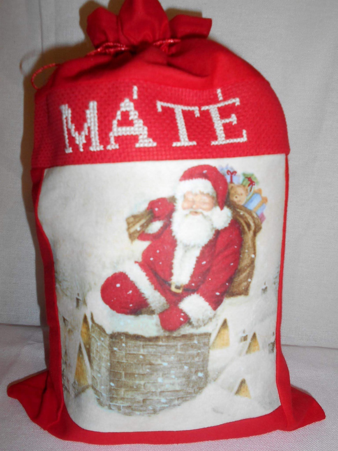 Egyedi, névre szóló Mikulászsák - accesorii de crăciun - cadou tematic de moș crăciun, decorațiuni - sacul lui moș crăciun, șosete, cizme - Artynos.ro Egyedi, névre szóló Mikulászsák - accesorii de crăciun - cadou tematic de moș crăciun, decorațiuni - sacul lui moș crăciun, șosete, cizme - Artynos.ro