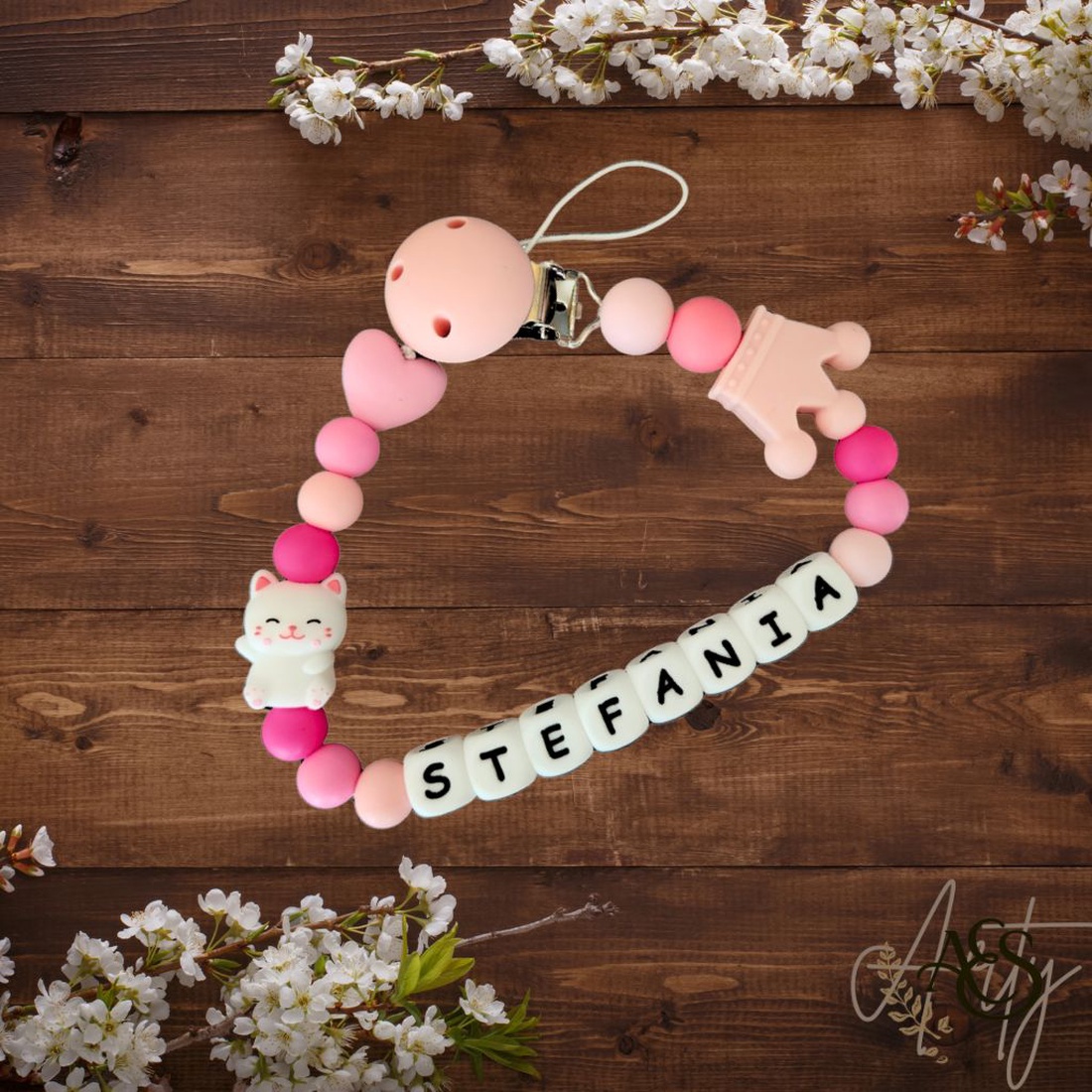 Lanț pentru suzetă personalizat - jucării și echipamente pentru copii - jucării bebeluși - lanț suzetă - Artynos.ro Lanț pentru suzetă personalizat - jucării și echipamente pentru copii - jucării bebeluși - lanț suzetă - Artynos.ro