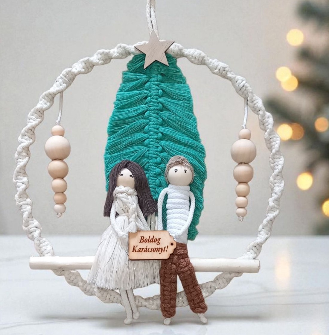 Pereche macramé personalizată - cadou de Crăciun cu brad și semn Merry Christmas - crăciun - decorațiuni de crăciun de casă - decorațiuni pentru ușă de crăciun - Artynos.ro Pereche macramé personalizată - cadou de Crăciun cu brad și semn Merry Christmas - crăciun - decorațiuni de crăciun de casă - decorațiuni pentru ușă de crăciun - Artynos.ro