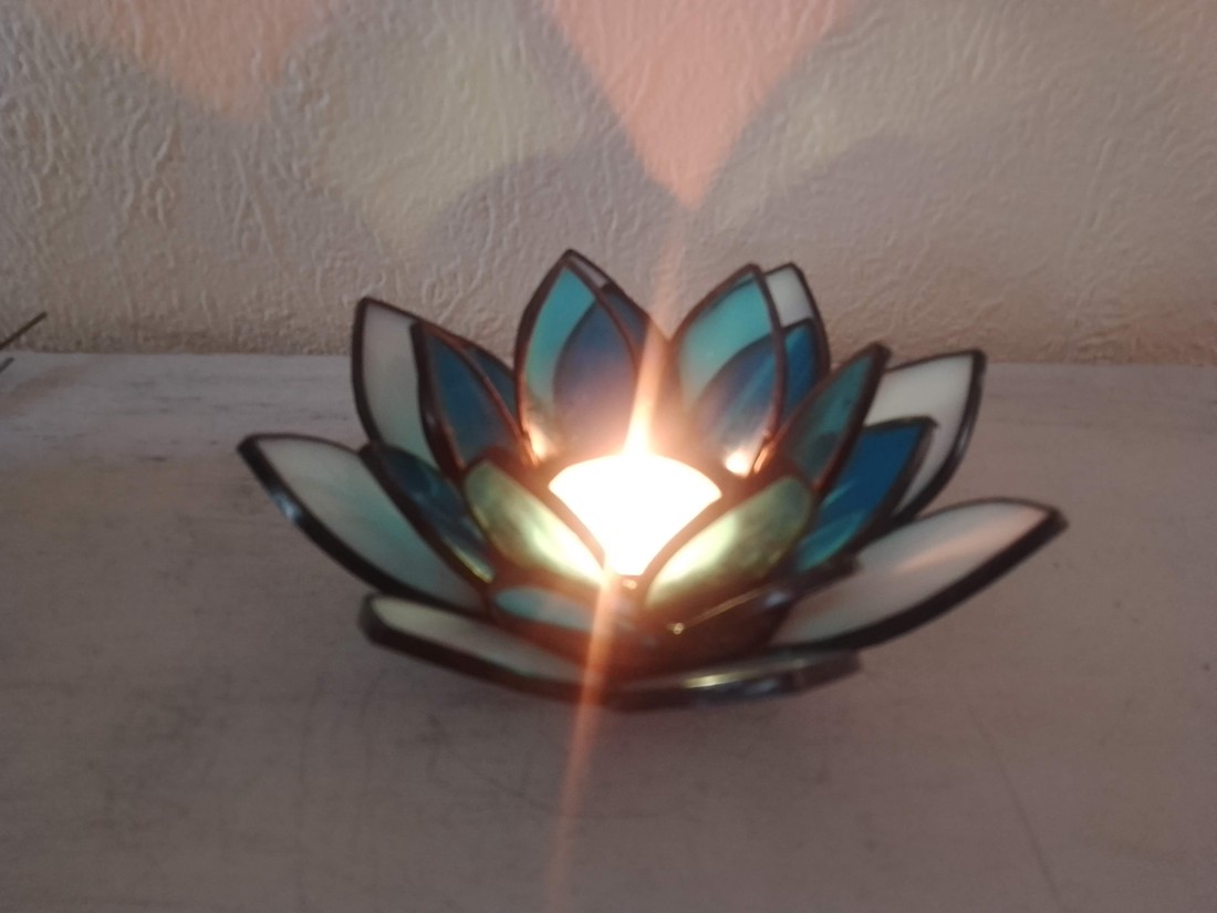 Lumină pură, armonie - Floare de Lotus tiffany suport lumânare, cadou spiritual pentru meditație, yoga. - casă & stil de viață - lumânări, parfumuri, arome - suport lumânări - Artynos.ro Lumină pură, armonie - Floare de Lotus tiffany suport lumânare, cadou spiritual pentru meditație, yoga. - casă & stil de viață - lumânări, parfumuri, arome - suport lumânări - Artynos.ro